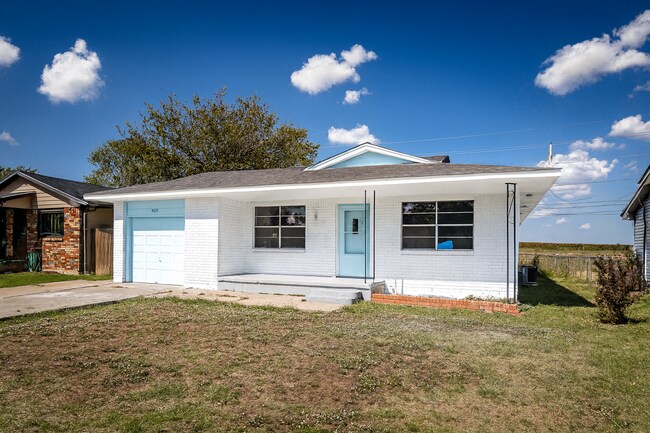 Building Photo - 4659 NW Ozmun Ave