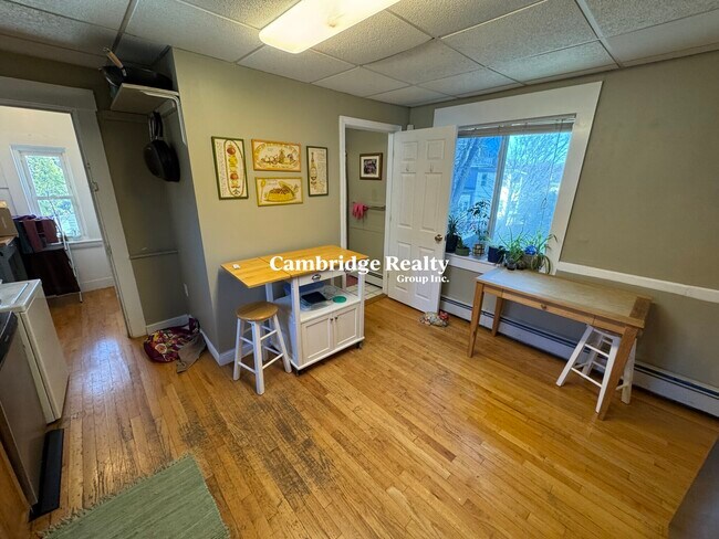 Building Photo - 735 Somerville Ave