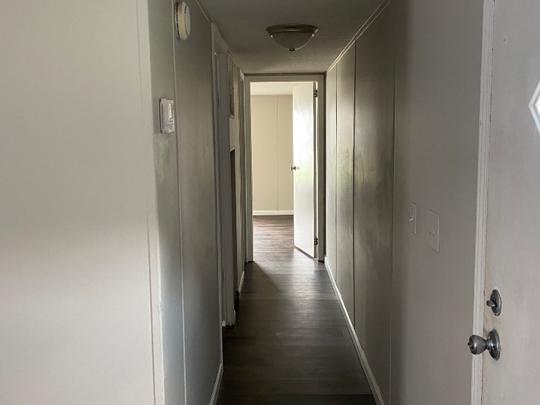 Building Photo - 80 Redwood Ln