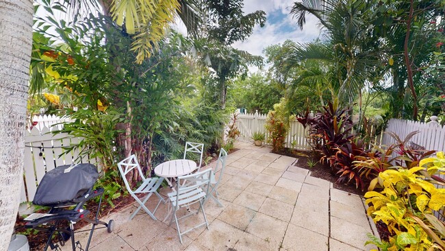 Building Photo - $3,800/mo - Furnished 2-Bed/1.5-Bath Townh...