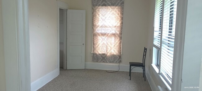 Building Photo - Near the River---1 BR apartment