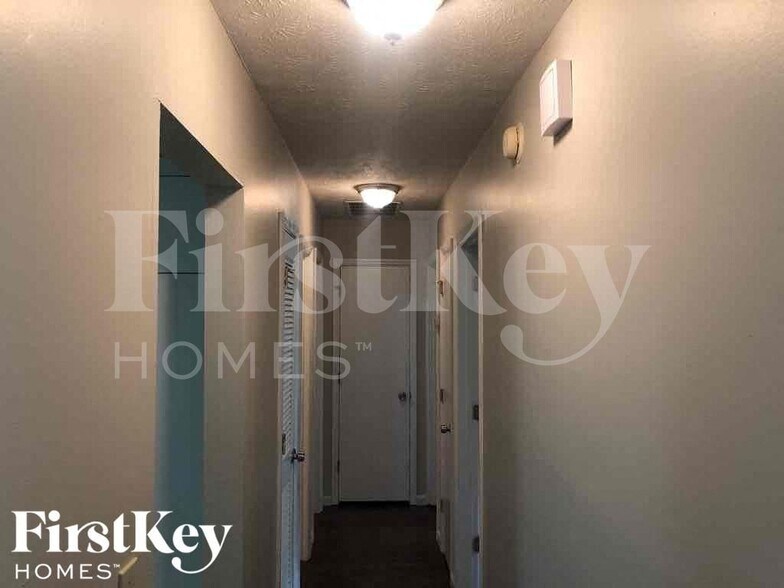 Building Photo - 5457 Biffle Ct