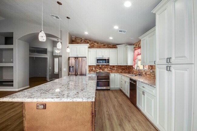 Building Photo - Spacious 3 Bed, 2 Bath Home in Mesa