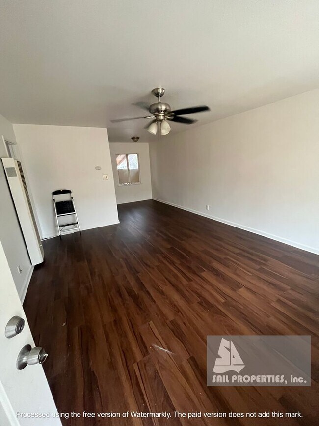 Building Photo - 701 E Chalynn Cir
