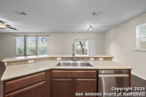 Building Photo - 220 Hinge Creek