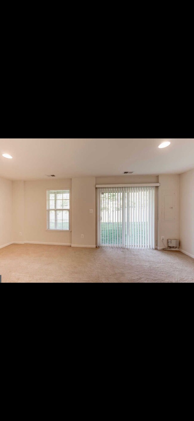 Building Photo - 107 Bancroft Dr