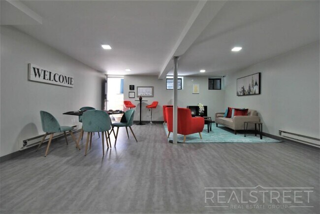 Building Photo - Modern New 2 Bed in Park Slope