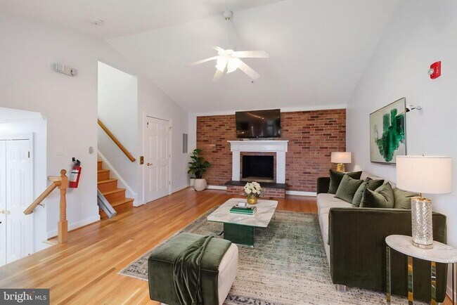 Building Photo - 711 Lamberton Dr