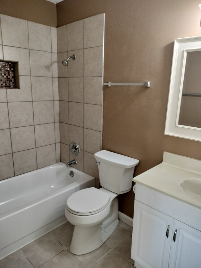 Building Photo - 7147 Spring Grove Dr