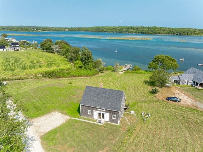 Building Photo - 594 River Rd