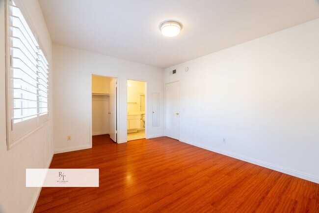 Building Photo - Bright Townhome in Sunset Community with Garage | Chino Valley USD