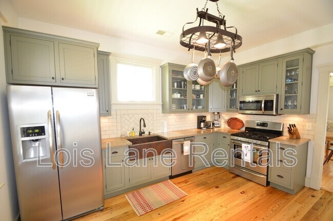 Building Photo - 31 Parkwood Ave