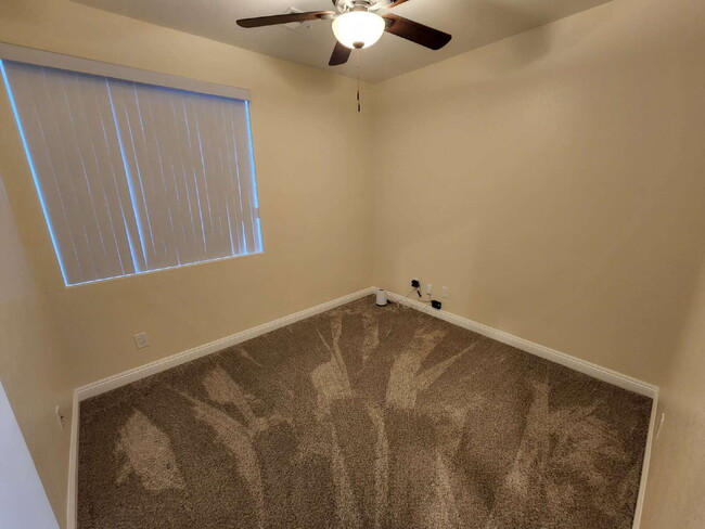 Building Photo - 300 Vilberti Ct