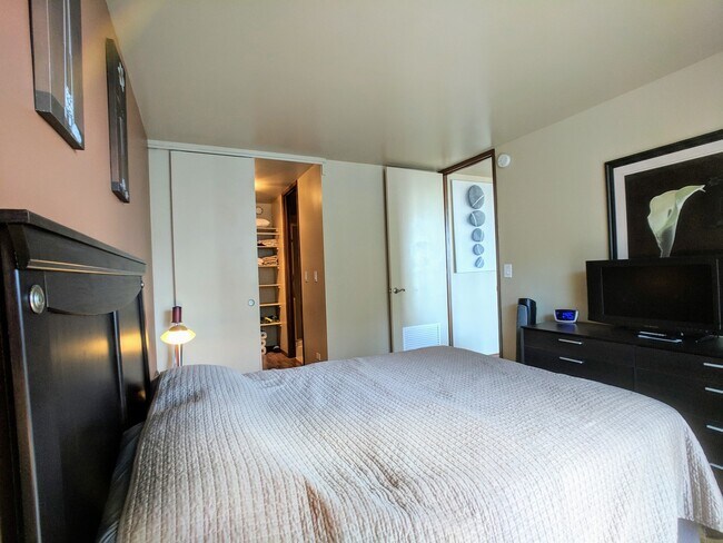 Building Photo - PAVILION AT WAIKIKI FULLY FURNISHED 1BD/1BA/1PK CENTRAL AC