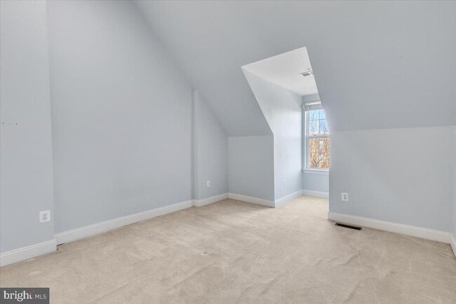 Building Photo - 174 Chevy Chase St