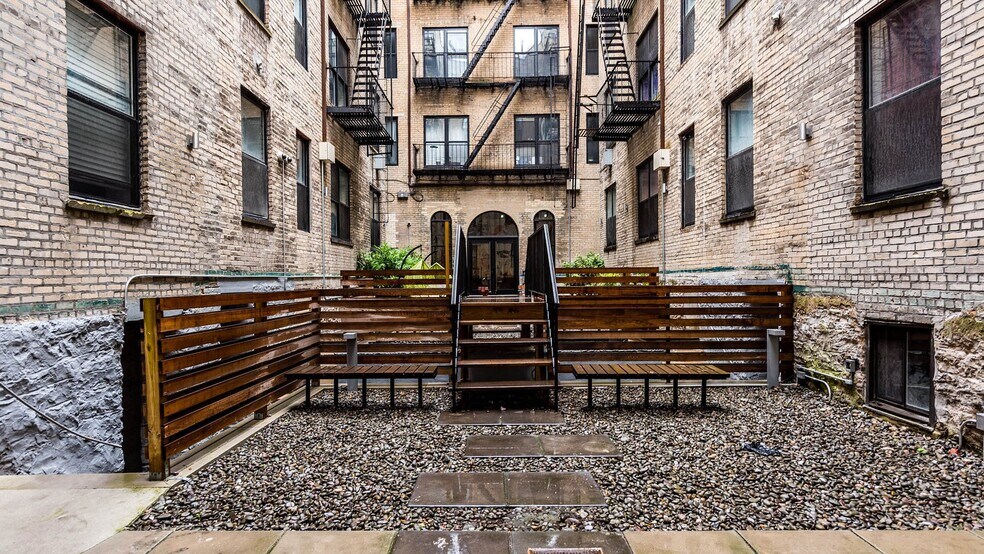 Building Photo - 16-25-25 Putnam Ave