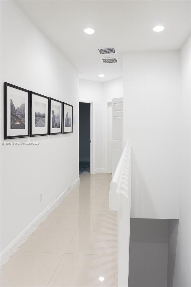 Building Photo - 1139 NE 3rd Ave