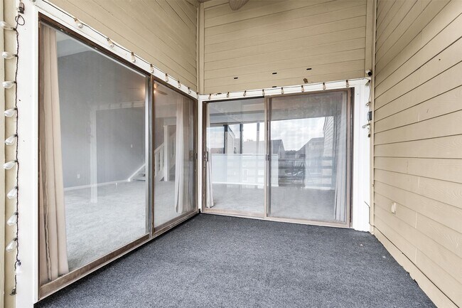 Building Photo - 50 April Point Dr S