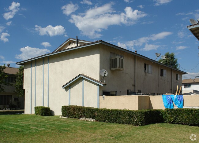Building Photo - 575 Penrose Dr