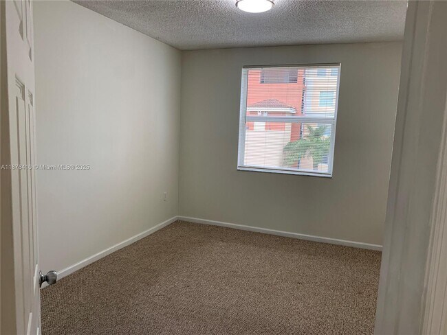 Building Photo - 17150 N Bay Rd