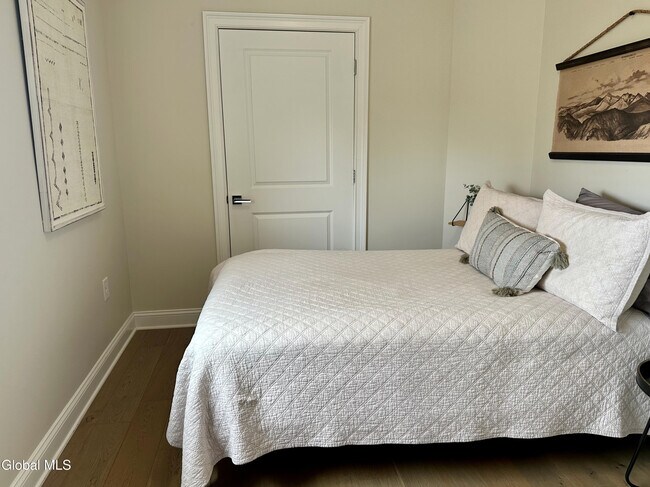 Building Photo - 77 Van Dam St