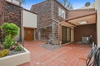 Building Photo - Beautiful four bedroom, three bath, townhouse available for rent. A must see.