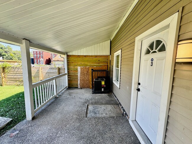 Building Photo - Shelby Park Studio Apartment - $650, Section 8 Welcome