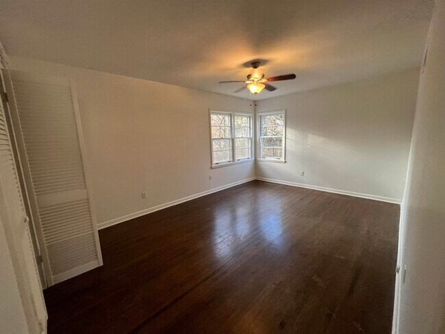 Building Photo - 329 Fairfield Cir