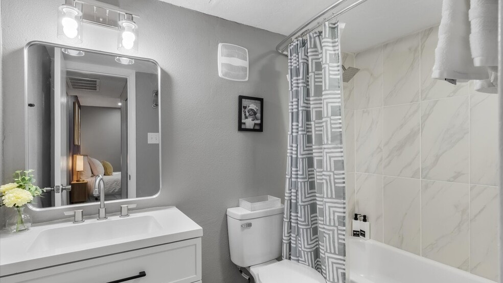 Building Photo - 7900 Brookriver Dr