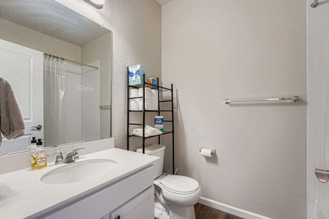 Building Photo - Beautiful two-story luxury townhome in highly sought after Belleview Place. 1/2 off 1st months rent!