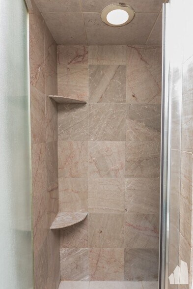 Building Photo - 1944 N Bissell St