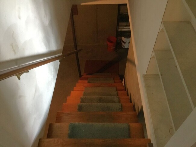 Building Photo - ENJOY THE COMFORTS OF ONE-FLOOR LIVING!