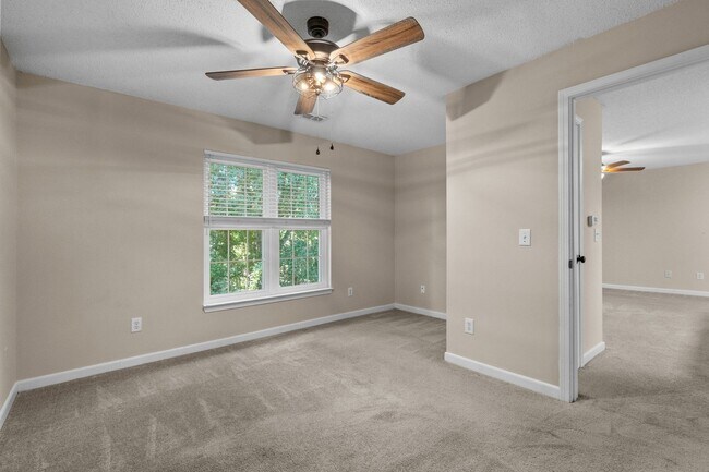 Building Photo - 1st Floor Immaculate 1 bedroom for rent in...