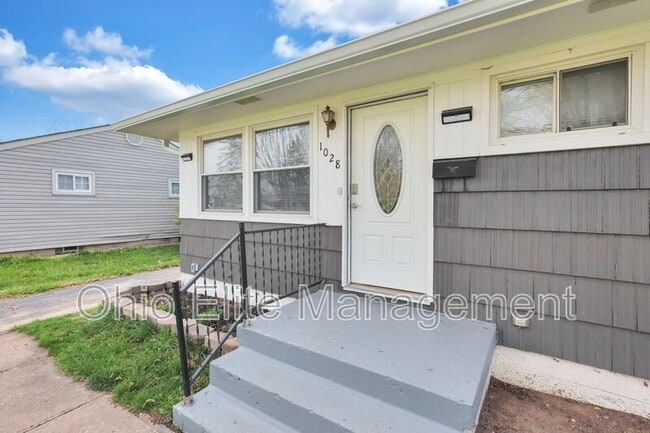 Building Photo - 1028 S Harris Ave