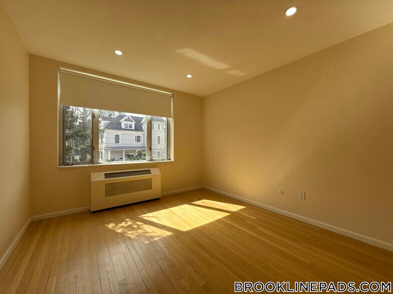 Building Photo - 35 Vernon St