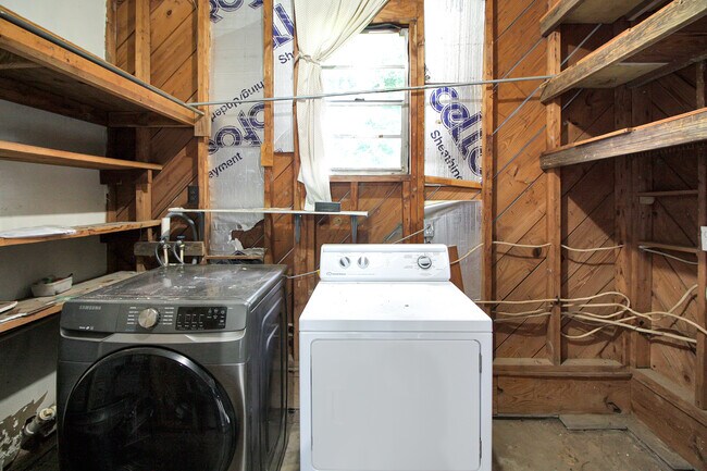 Building Photo - 246 St Paul St