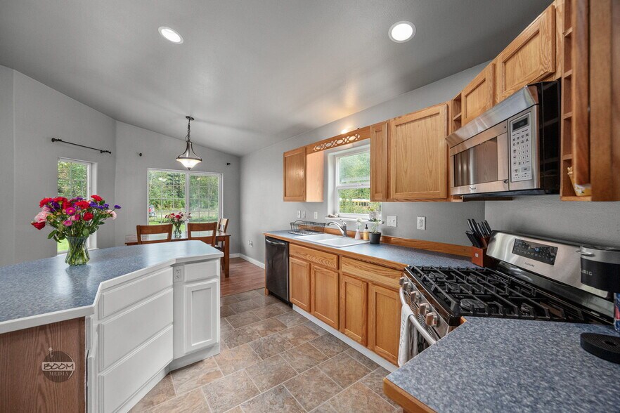 Building Photo - 3220 S Donovan Dr