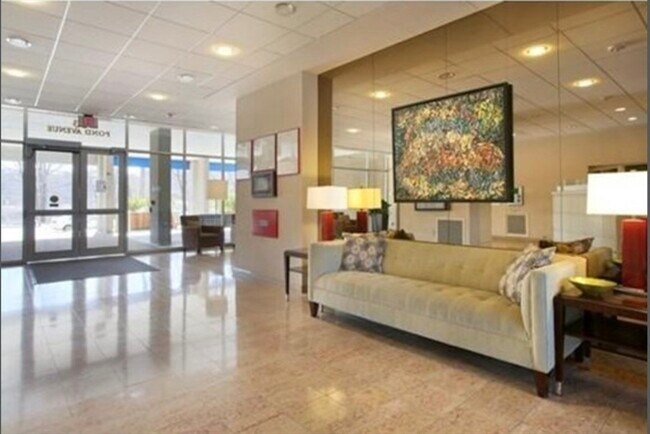 Building Photo - 33 Pond Ave