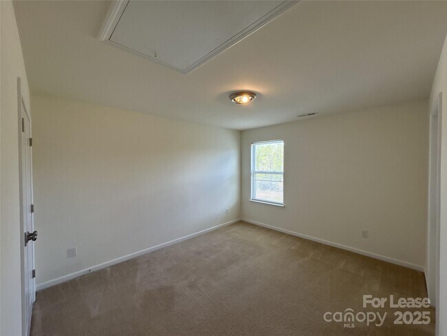 Building Photo - 6091 Starnes Dr