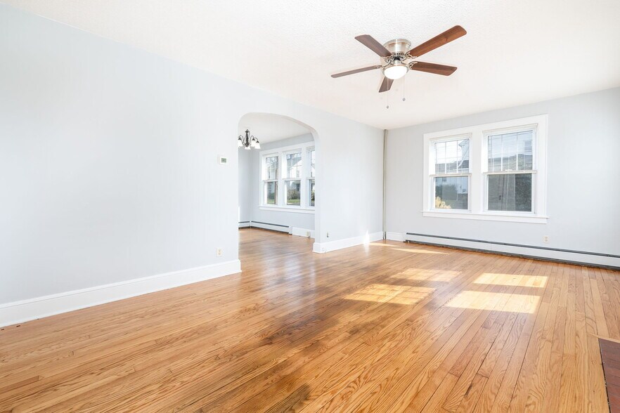 Building Photo - 971 Enfield St