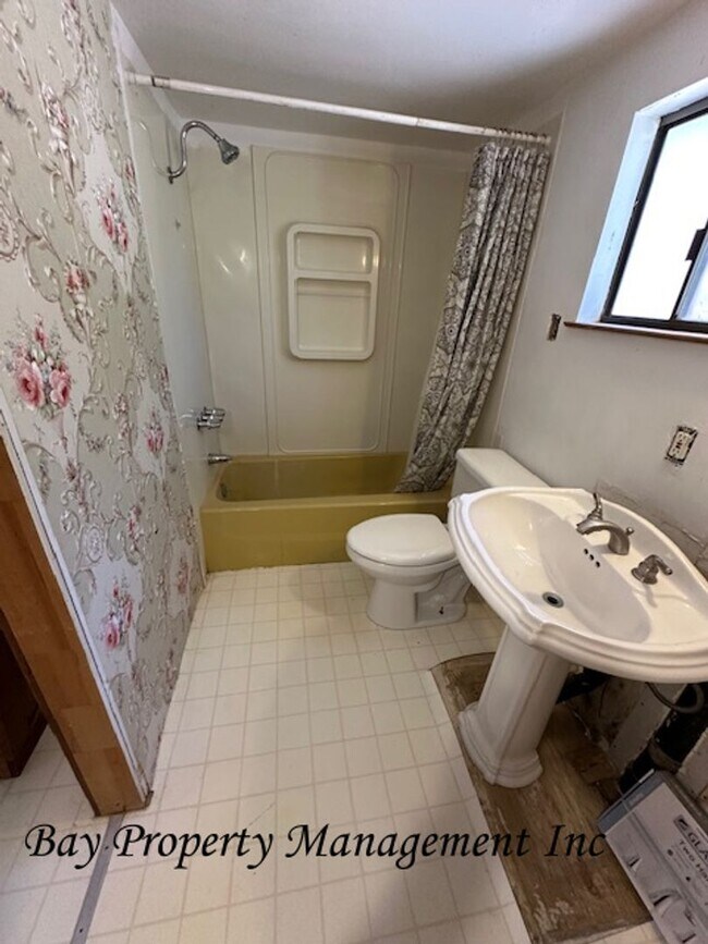 Building Photo - Rent Reduced on this unique Carmel Valley Horse Property!