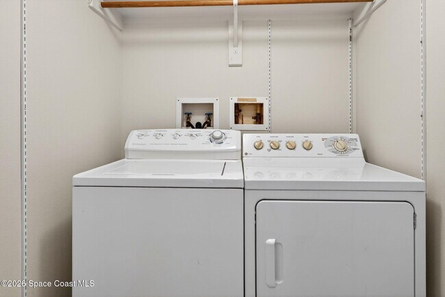 Building Photo - 102 Riverside Dr