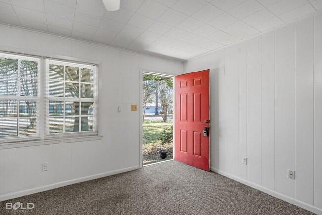 Building Photo - 7062 Winburn Dr