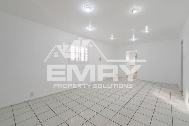 Building Photo - 3 Bedroom 1 Bathroom House for Rent Fishburn Ave Bell CA
