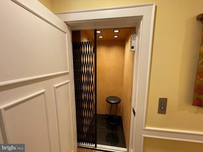 Building Photo - 19 Sunset Dr