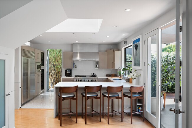 Building Photo - 8735 Dorrington Ave