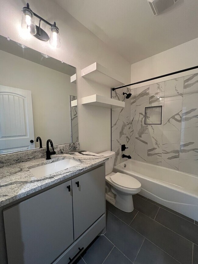Building Photo - A Modern, Sophisticated Home in an Attract...