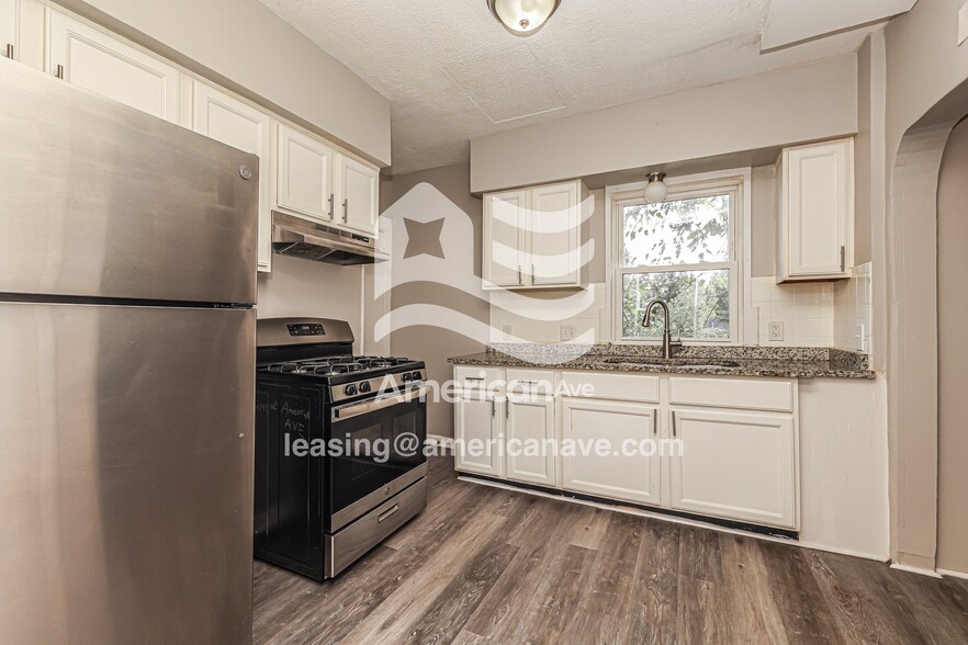 Building Photo - 821 Catalpa Dr.