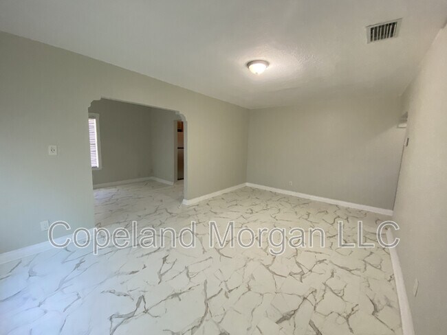 Building Photo - 509 E New Orleans Ave