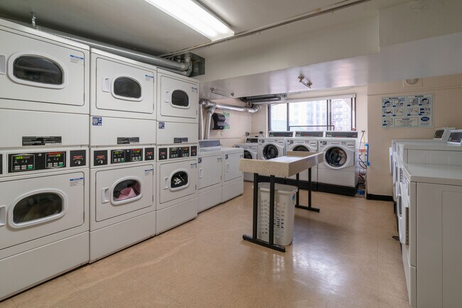 Building Photo - 1420 N St NW